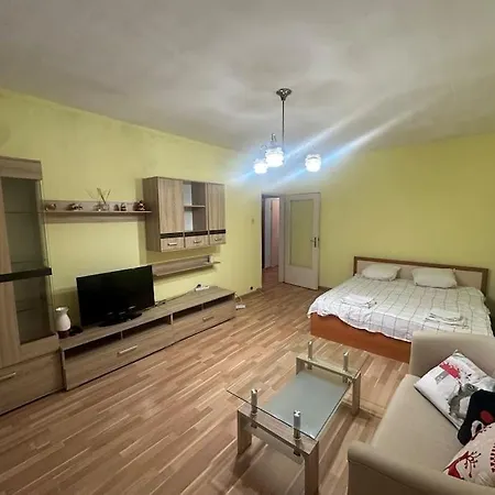 Apartman 2 Bedroom Apt, Near Subway