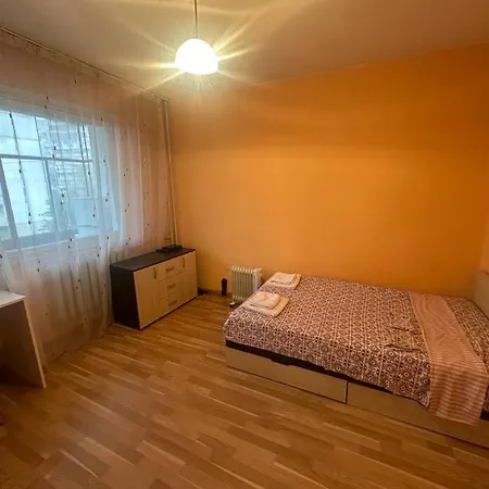 2 Bedroom Apt, Near Subway Apartment *